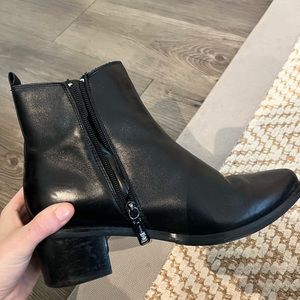 Blonde waterproof boots - in great condition!